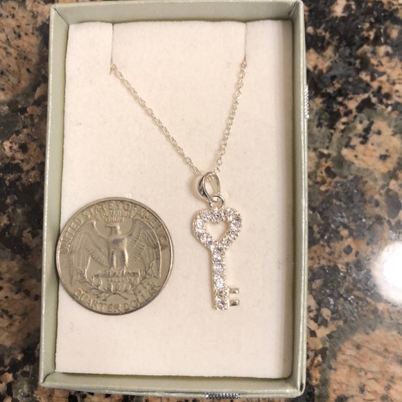 STERLING SILVER AUSTRIAN CRYSTAL KEY PENDANT NWT - Picture 3 of 5